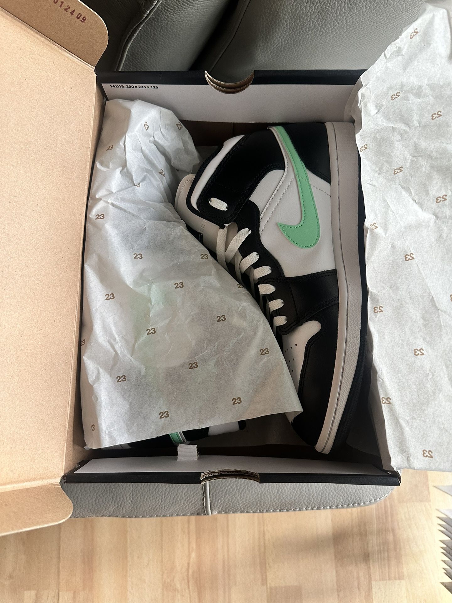 Jordan 1 Green Glow Size 11