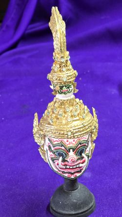 Vintage Decorative Miniature Thai Khon Mask From the Ramakien epic, likely the giant demon king Tossakan (Ravana) or a similar character. L3F096 