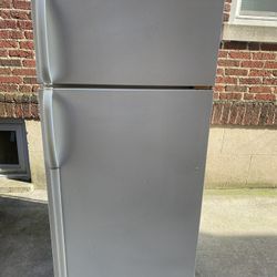 Refrigerator (SEND OFFERS)