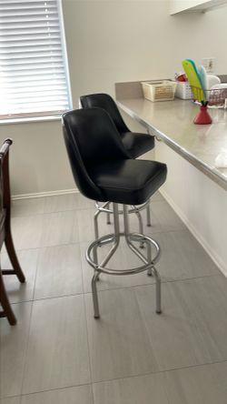 Bar stool swivel chairs black in great condition