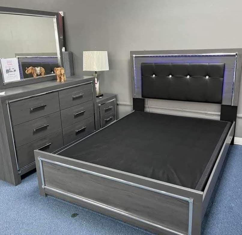 Lodanna Gray LED Panel Bedroom Set