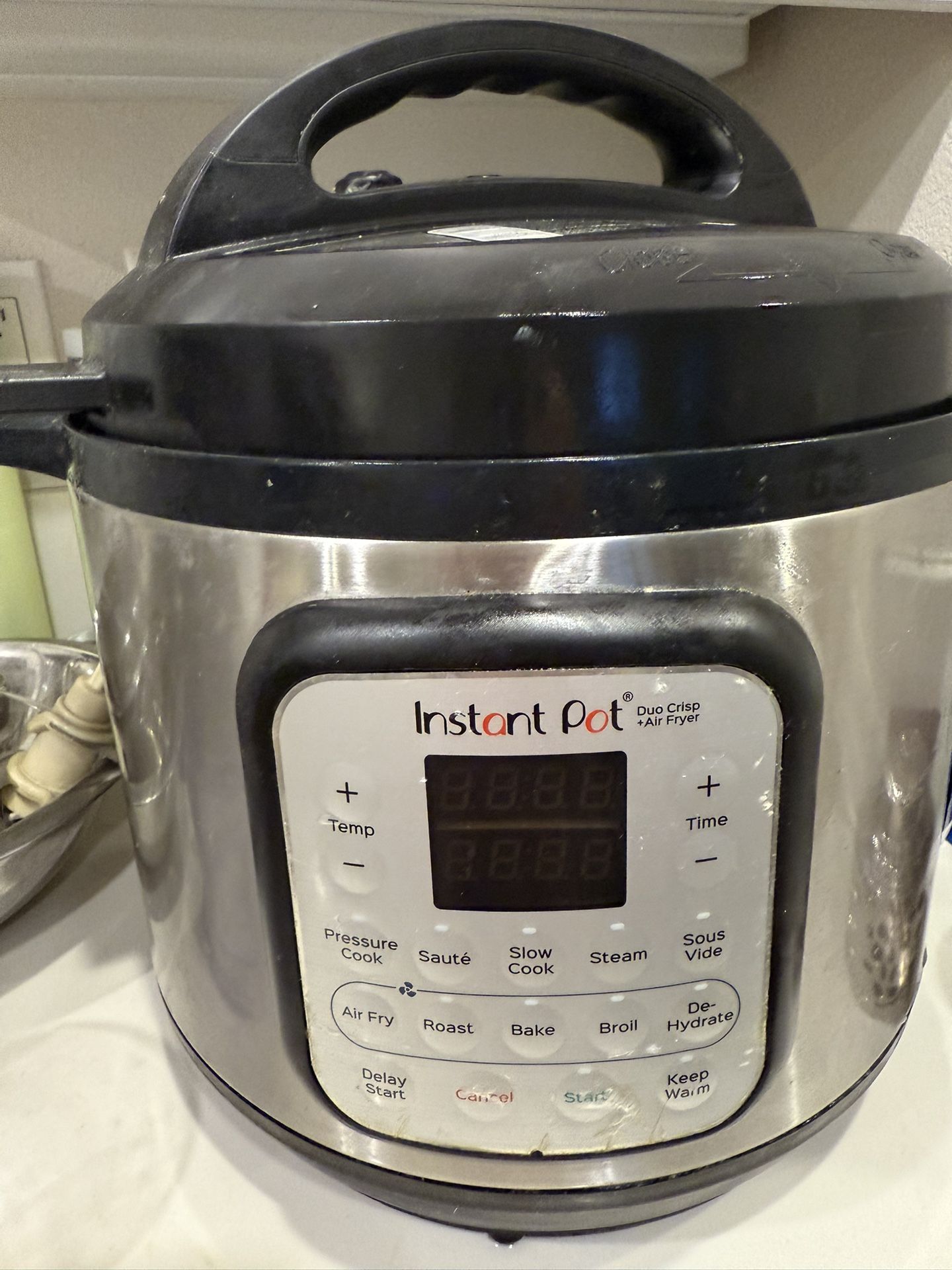 Instant Pot - Duo Crisp 8qt Digital Pressure Cooker with Air Fryer Option