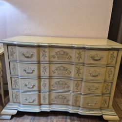 Drexel Heritage 4 Drawer Dresser With Floral Pattern 