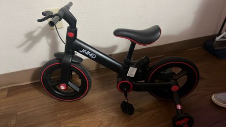 JMMD 6-in-1 Toddler Bike, featuring a black aluminum frame with red accents and a foldable https://offerup.com/redirect/?o=ZGVzaWduLkl0 is designed fo