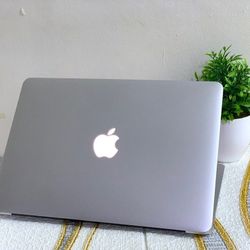 Apple MacBook Air 13” I5/8GB/256GB SSD $180