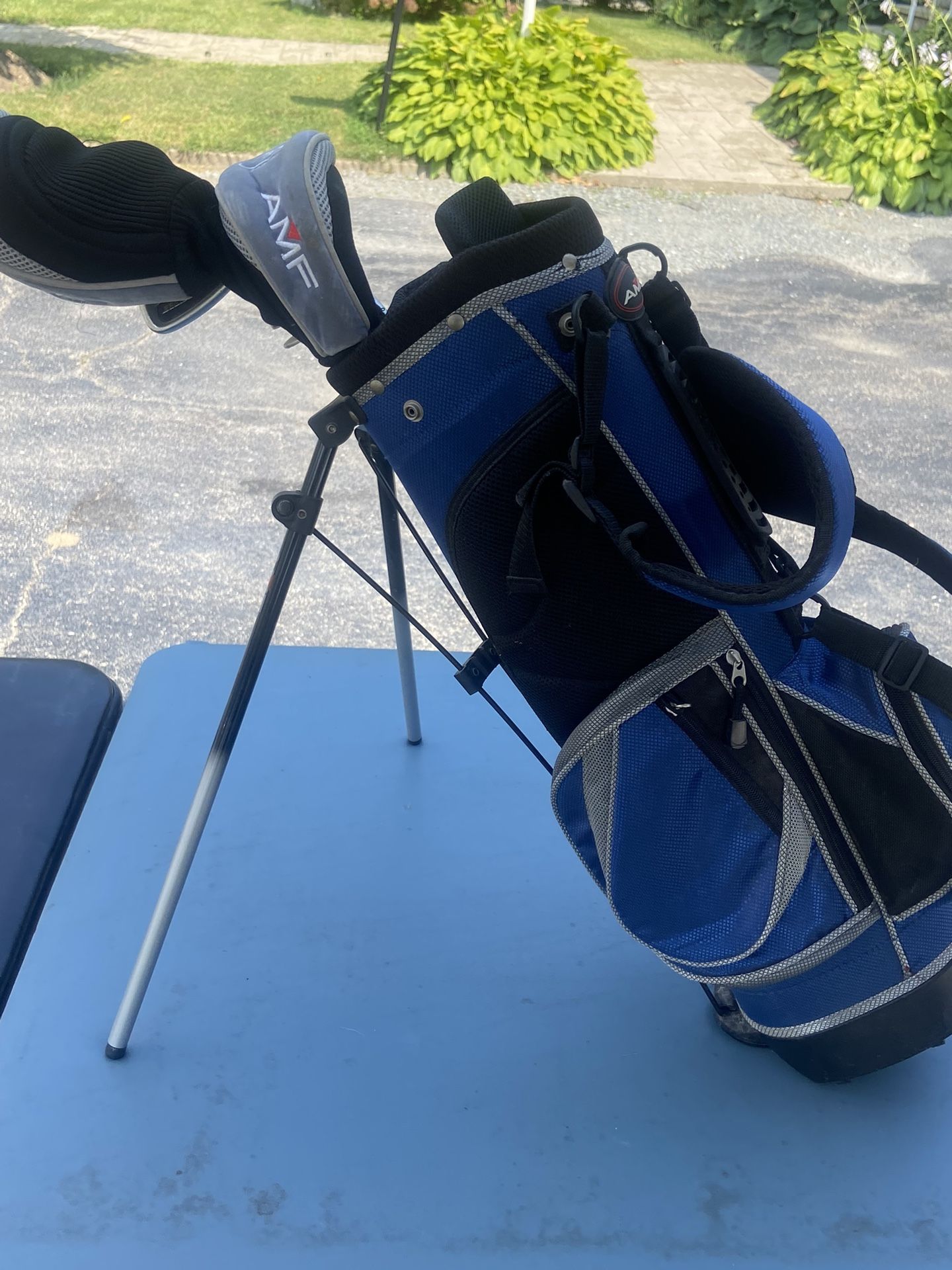 AMF Youth Golf Bag W/Clubs & Balls