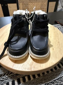 Toddler Old Navy Boats Size 5