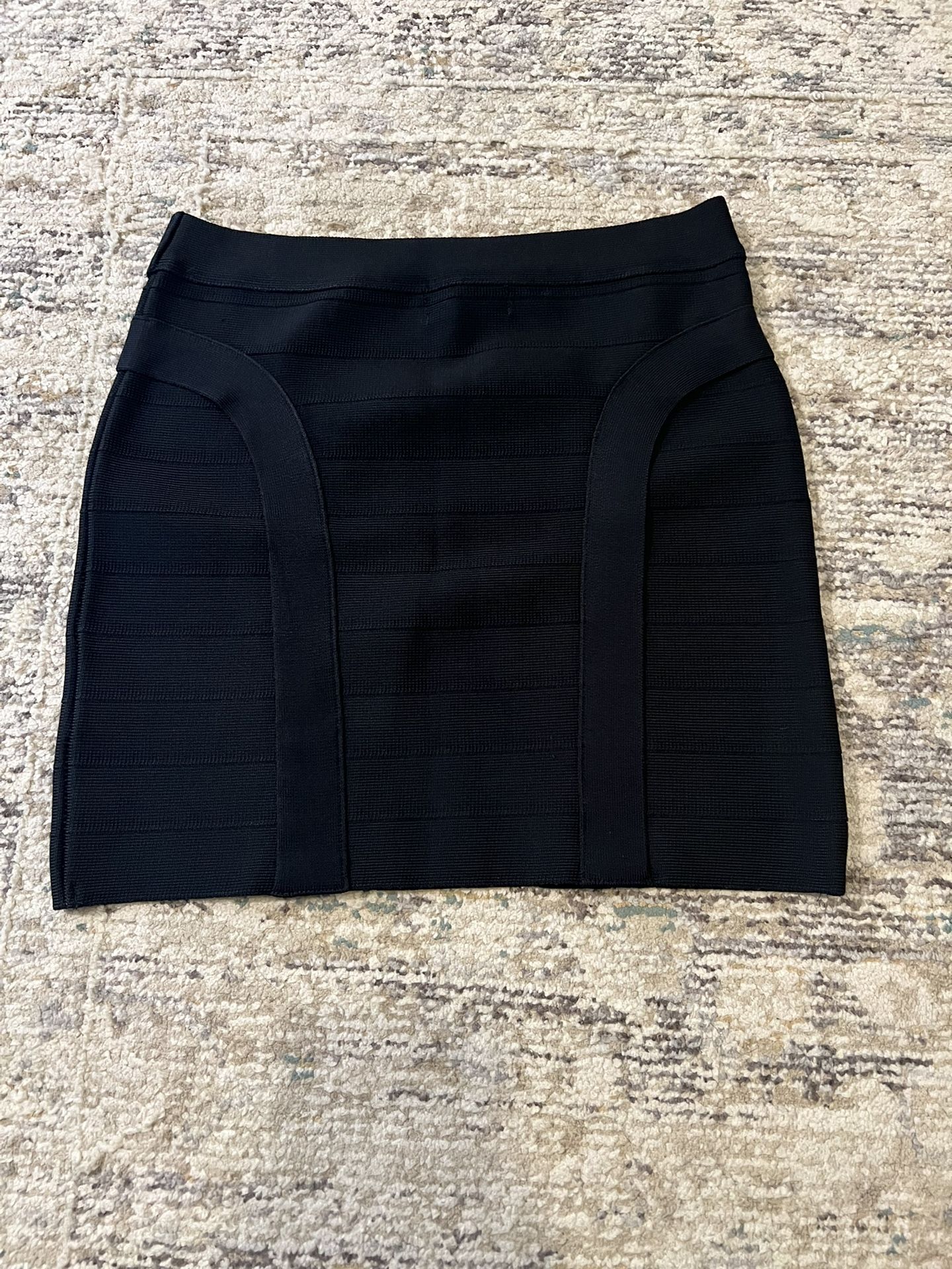 Guess Elastic Mini Skirt. Size S