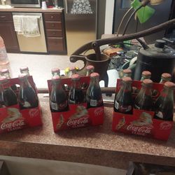 Vintage 1993 Christmas Santa Coca-Cola, 6 packs.