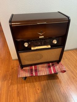 VINTAGE 1950’S GRUNDIG MAJESTIC TUBE RADIO/RECORD PLAYER