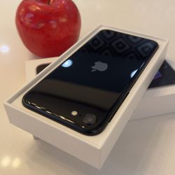 BLACK IPHONE 7 32GB UNLOCKED