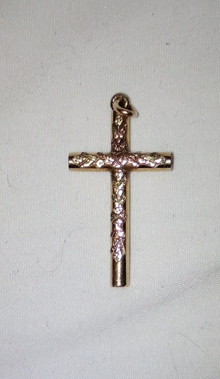 1/20 12k Gold Cross Weighs 3.98 Grams