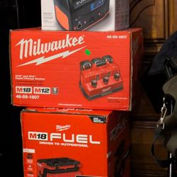 Milwaukee M18 Pack out 2.5 Gal Wet Dry Vac Milwaukee M18 M12 RAPID CHARGE Station Furrion Trekker Portable Power Station 