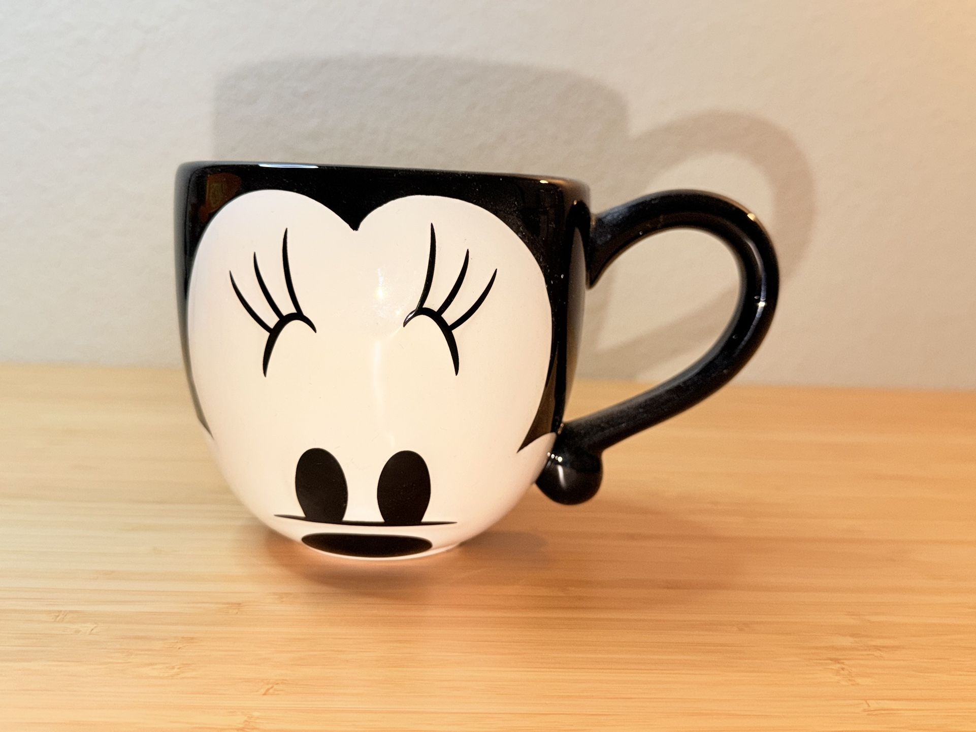 Original Disney Parks Minnie Mouse Face & Autograph Coffee Mug With Price Tag.