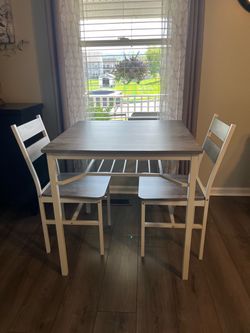 Kitchen table and 2 chairs