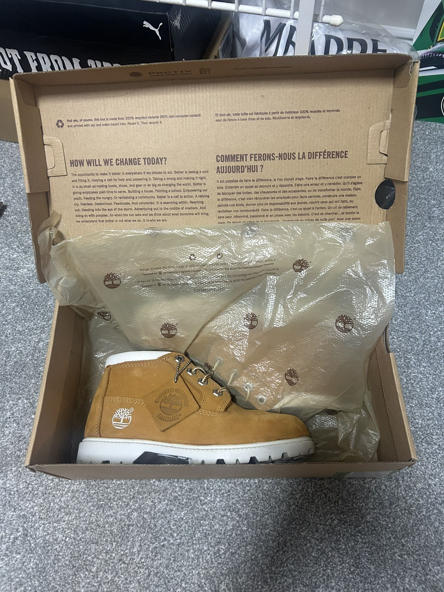 Women's Nellie Waterproof Chukka Boot Size 6 in box. - slightly used