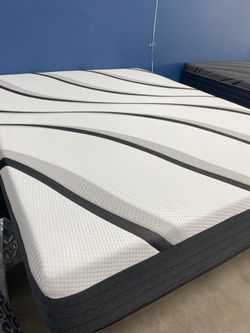 Brand New Queen Mattress Floor Models - 
Only $40 Down!