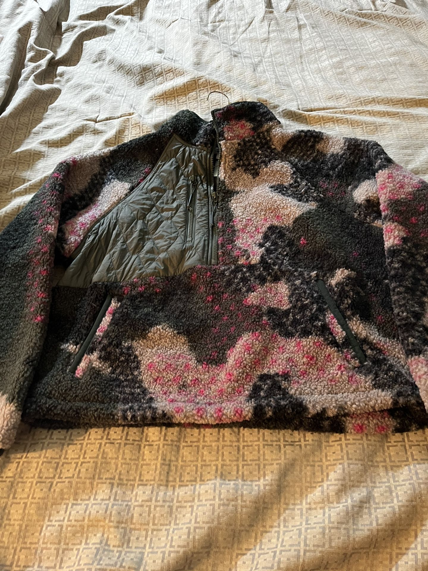 Joy lab Women’s Fleece Camo Jacket