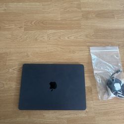 Apple MacBook Air 13” (2022, M2) – 8GB RAM / 256GB SSD – Space Gray + Charger
