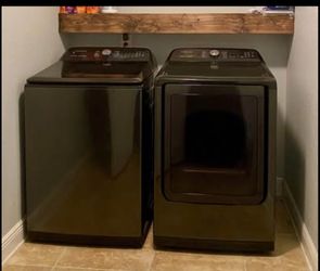 Samsung Washer and Dryer Set in Black