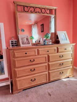 ALL WOOD BEDROOM FURNITURE 4 PIECES