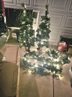 4_piece Christmas Decor Light Up New In The Box 