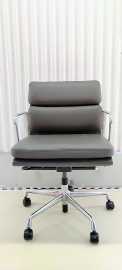 Herman Miller Eames Soft Pad Office Chair - Pneumatic Height  + Still Available 
