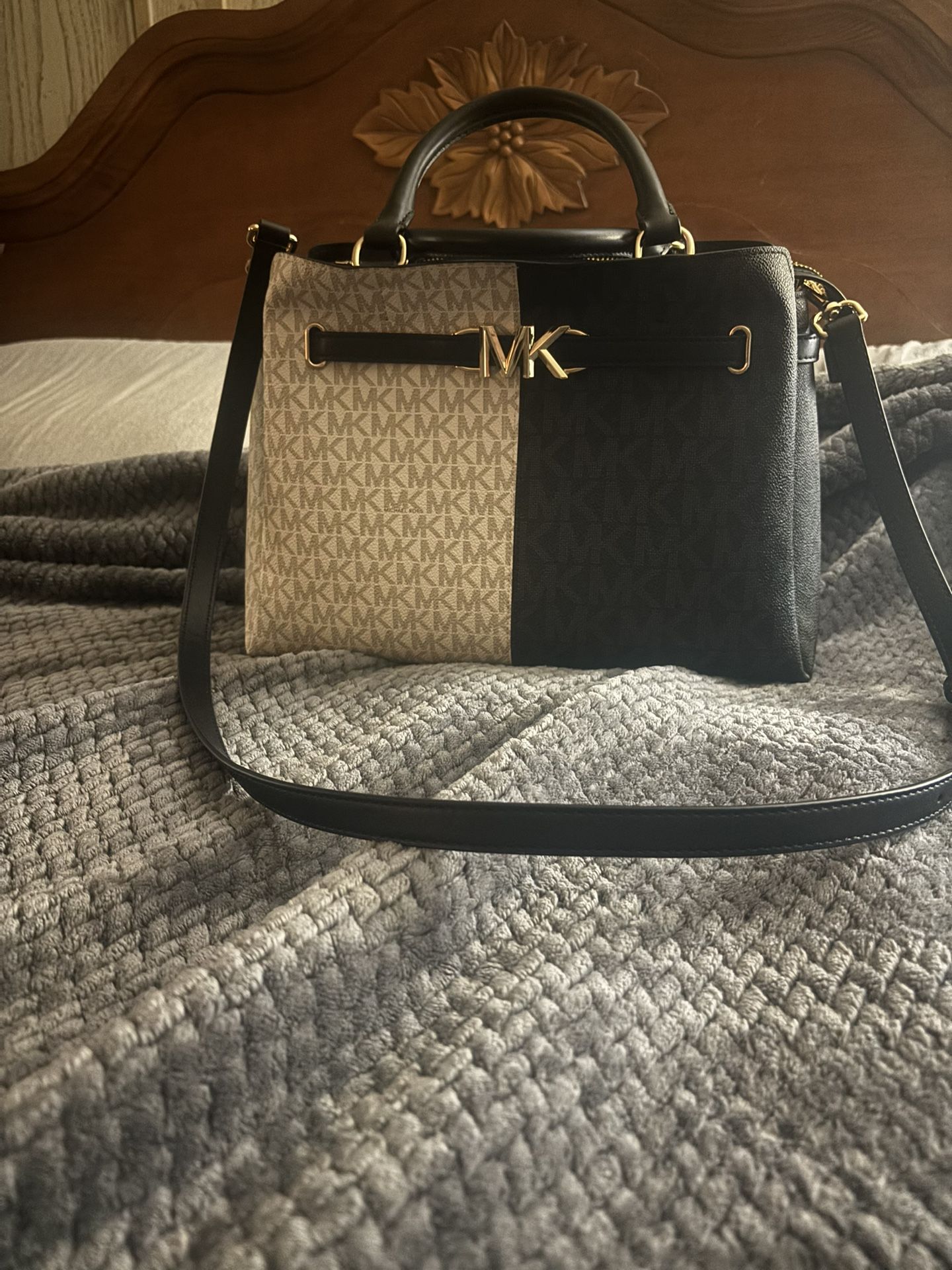 Beautiful Black/White Michael Kors Handbag. Like New. Used Twice. Price Firm