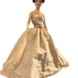 Franklin Mint JACQUELINE KENNEDY GEORGETOWN YEARS 15" Porcelain Doll no original box and some wear. T-12