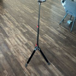 Proline HANG Premium Hanging Guitar Stand With Auto-Closing Yoke 