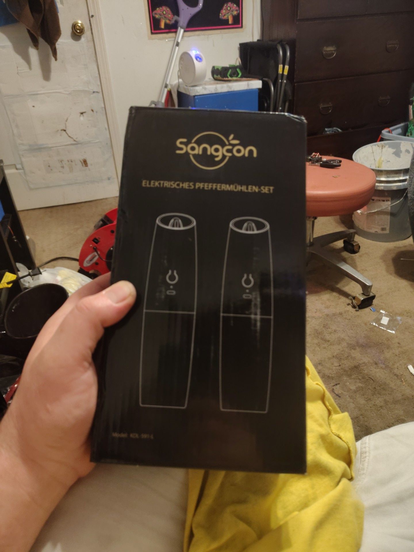 Salt and pepper shaker re charge able