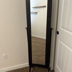 Mirror And Jewelry Organizer