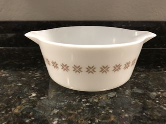 Town and Country pyrex 475 2 1/2 Qt