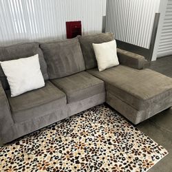 GRAY SECTIONAL COUCH W/ FREE DELIVERY 
