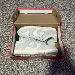 White Nike Dunks 