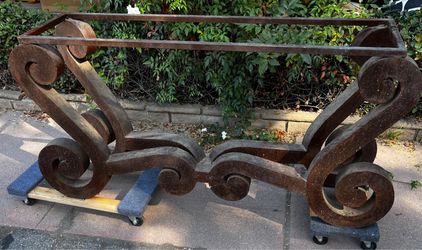 Metal decorative stand