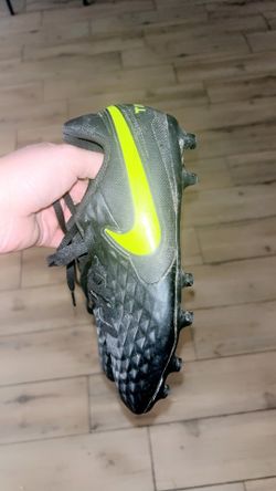 Cleats soccer shoes for boys size 2.5