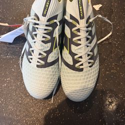 Lotto meastro 100 gen V size 7.5 fits like size 8 Nike