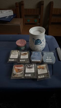 Scentsy Warmer with Wax Melts Bundle