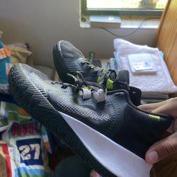 Nike kyrie flytrap V “Black cool grey”