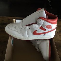 New Men’s Air Jordan 1 Mid size 10.5