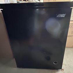 Arctic king 3.5 Cu. ft Chest freezer 