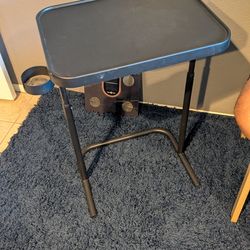 Adjustable laptop stand