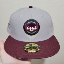 Brand New Chicago Cubs fitted Size 7 1/8 Ds