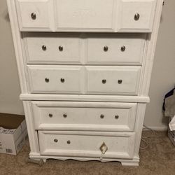 BROYHILL Wooden white Dresser