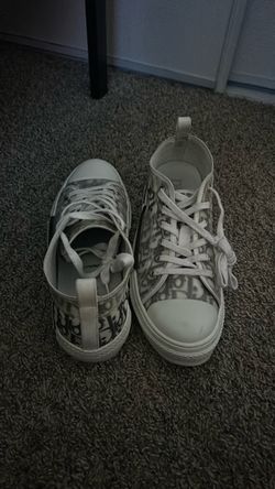 dior b23 low  trades for 8.5 or 9