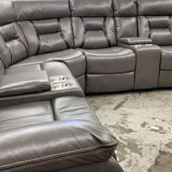 New power recliner sectional couch / free delivery
