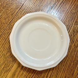 Pfaltzgraff Heritage White Pattern 6-3/8" GUC