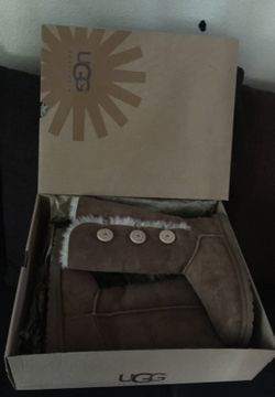 Size 6 UGGS