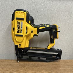 DEWALT DCN662B 20V MAX XR 16-Gauge Lithium-Ion Cordless Finish Nailer (Tool Only)